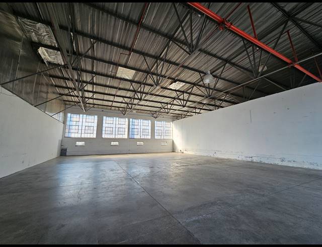 300M² SHOWROOM TO LET IN KRAMERVILLE